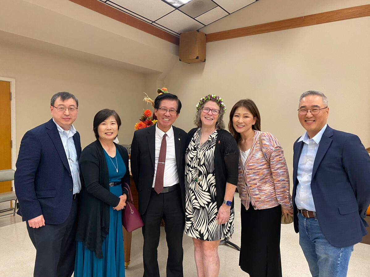 허요섭장로, 김정화사모, 송계영목사, 윤민아집사, 이창규장로