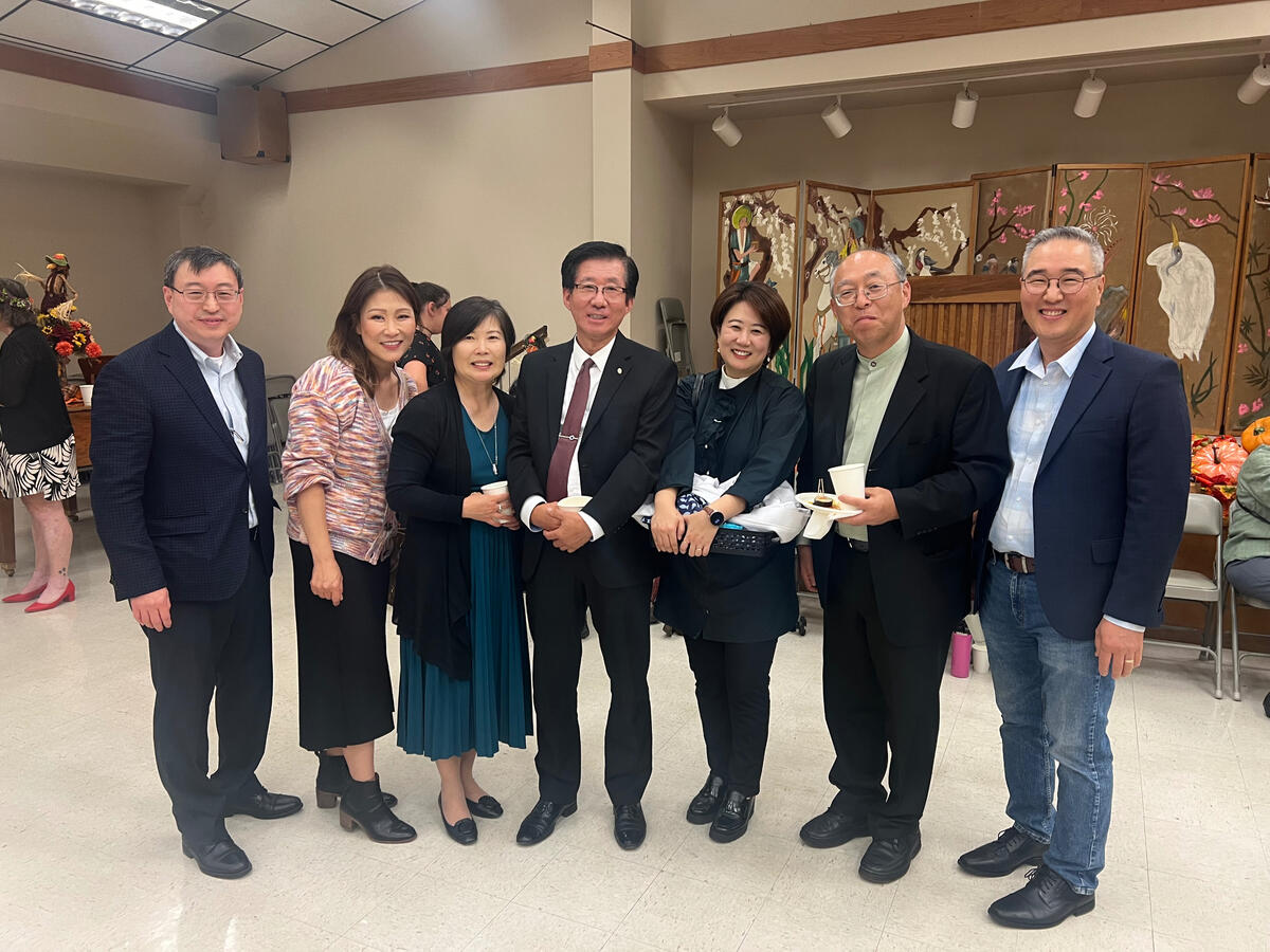 Bishop Sandra Olewine 취임식에서(10/27/2024) 허요섭장로, 윤민아집사,김정화사모,송계영목사, 심시정목사,정현섭목사, 이창규장로
